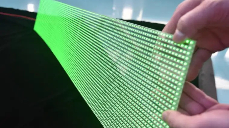 LED贴膜屏的亮度、对比度和色彩表现力怎么样？