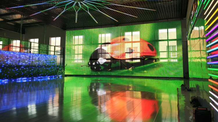 LED透明屏在大型活动和展览中的角色和功能是怎样的？